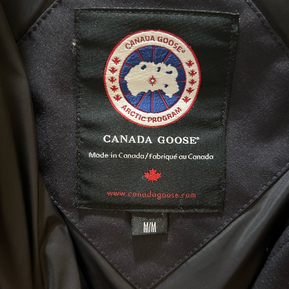 Canada Goose Navy Puffer Coat - Picture 3 of 4